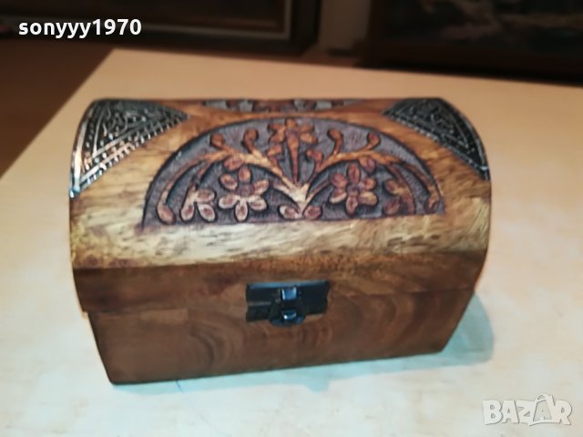 дървена кутия с дърворезба и метален обков 2007211211, снимка 10 - Антикварни и старинни предмети - 33573593