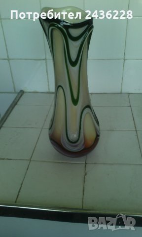 ВАЗА ГОЛЯМА много красива