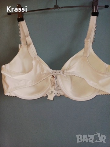 Бял сутиен Triumph  95 B нов, снимка 5 - Бельо - 52771243