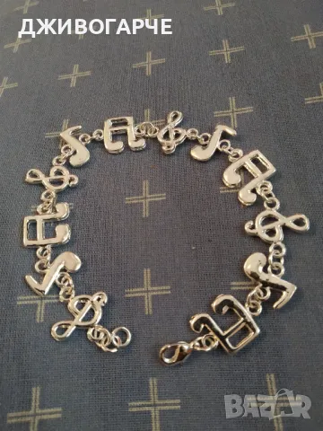 Нова, сребърна гривна. Поставена в кутия лукс