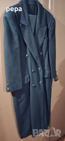 Дълго черно палто