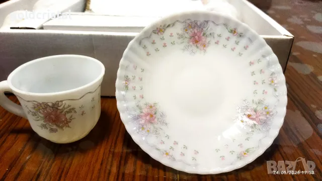 аркопал чаши за кафе и десертни чинии , снимка 7 - Антикварни и старинни предмети - 50415576