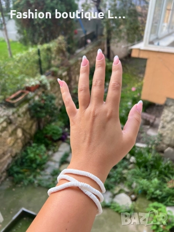 Бял гердан от мидички може да се ползва и като гривна за крака или ръката 🤍, снимка 3 - Колиета, медальони, синджири - 52412244