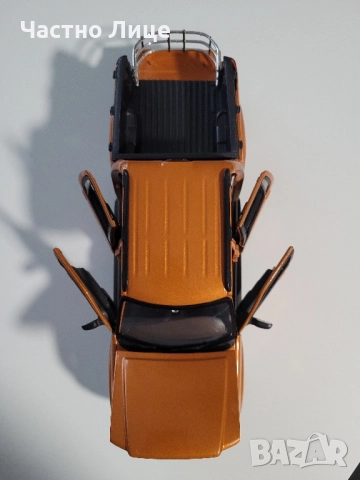 Модел Ford Explorer Sport Trac Orange Maisto 1/18 , снимка 7 - Коли, камиони, мотори, писти - 52344129