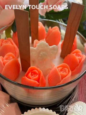 Арт свещ „Пролетна градина“ с лалета, снимка 2 - Декорация за дома - 51097179