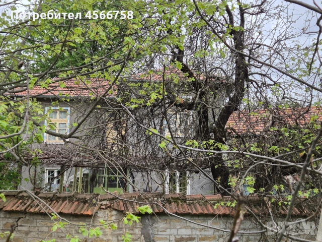 Двуетажна каща с. Буря