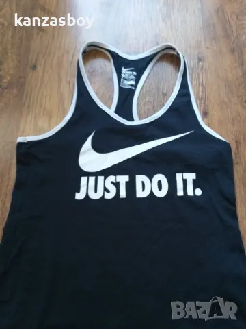 nike - страхотен дамски потник КАТО НОВ M, снимка 3 - Потници - 47388875