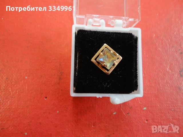 Позлатена брошка знак с камъни , снимка 2 - Други - 51376417