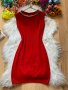 Червена рокля с верижка, снимка 1 - Рокли - 36757385