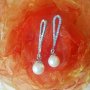 F15 Красиви обеци с перла и бели кристали, снимка 1 - Обеци - 43419931