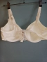 Бял сутиен Triumph  95 B нов, снимка 5