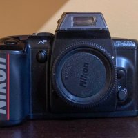 Продавам Nikon F401x Никон F401x, снимка 1 - Фотоапарати - 42962437