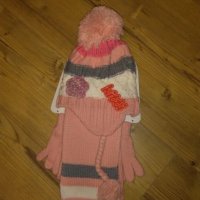Комплект от шапка ,шал и ръкавички, снимка 1 - Шапки, шалове и ръкавици - 27381988