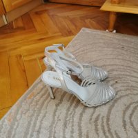 Обувки на GiAnni , снимка 1 - Дамски обувки на ток - 40851850