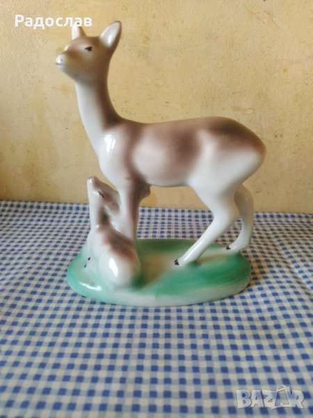 Стара порцеланова статуетка Сърна Изида, снимка 1