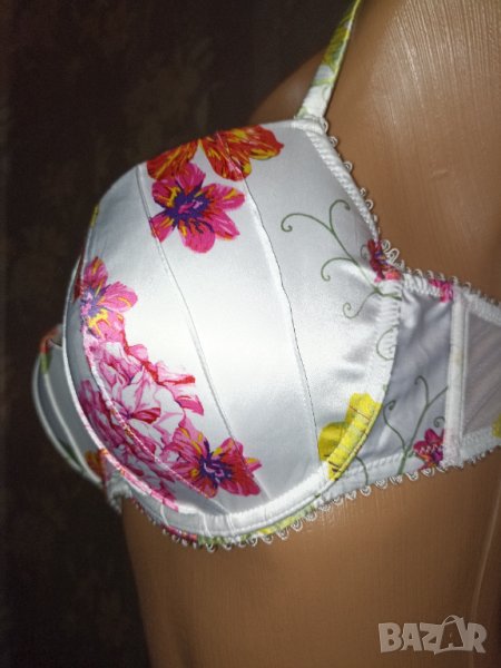 Hunkemoler 80 D-Перфектен сатенен сутиен с твърди чашки с флорален принт , снимка 1