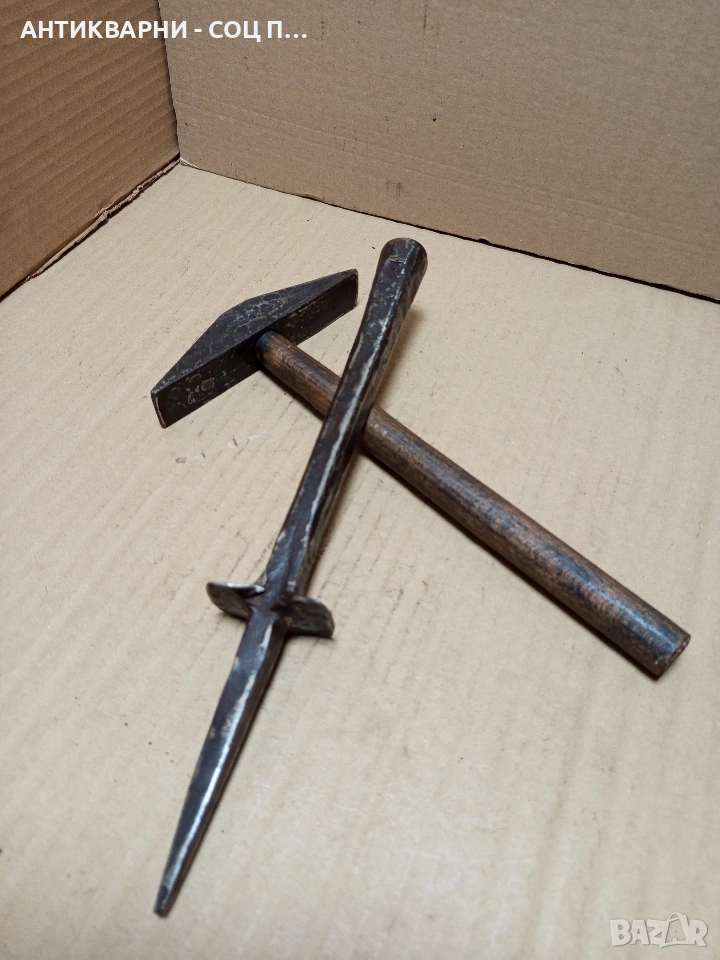 Комплект Соц Стари Ръчно Ковани Наковалня С Чук За Клепане На Коси. , снимка 1