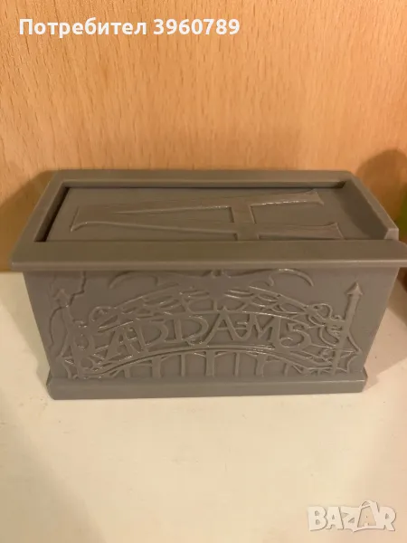 Играчка от сериала Wednesday - изскачаща ръка, снимка 1