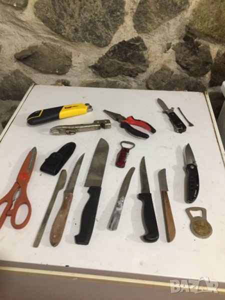 лот ножове и др.ножът на последните две снимки е продаден !!!, снимка 1