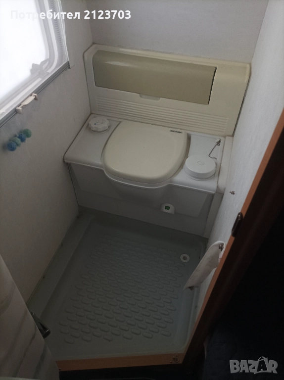 Химическа тоалетна за каравана,кемпер.продава се комплект със касета и под душово корито., снимка 1