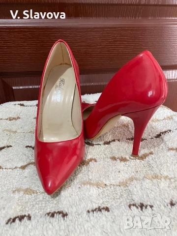 Обувки на висок ток