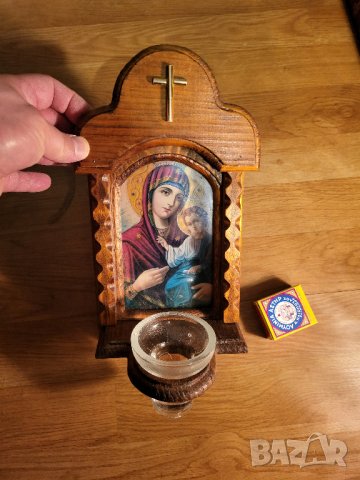 Старинен православен иконостас  с кандило дърворезба  Богородица и младенеца, Дева Мария икона, снимка 2 - Антикварни и старинни предмети - 40352663