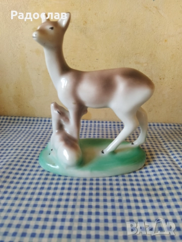 Стара порцеланова статуетка Сърна Изида