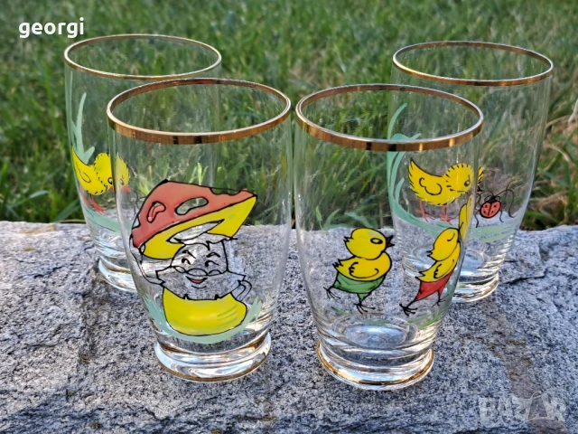 стари стъклени детски чаши със златен кант 
