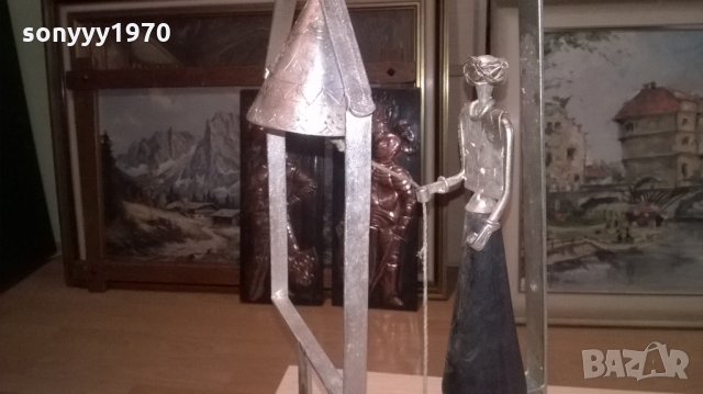 арт-жена бие камбаната-метал-внос швеицария-52х17х14см, снимка 2 - Колекции - 27017272