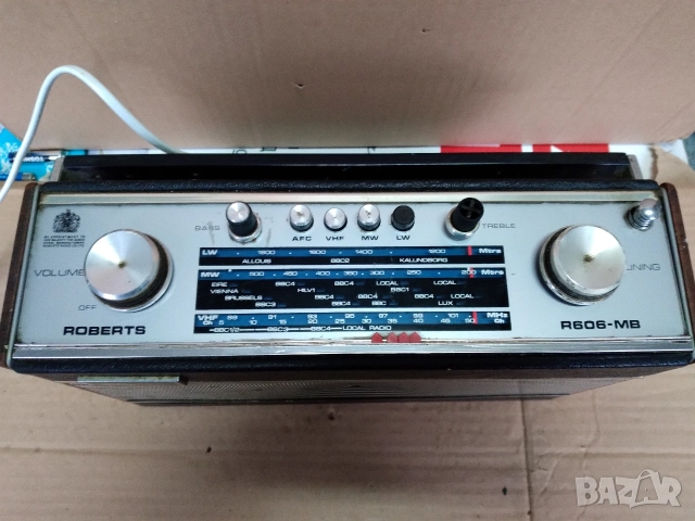 Радиоприемник ROBERTS R606 MB, снимка 4 - Радиокасетофони, транзистори - 52855660