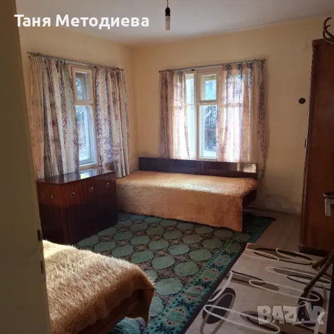 Масивна двуетажна къща 148м2, селскостопански постройки и двор 1126м2 с. Слатина 25км от Карлово, снимка 7 - Къщи - 50151884
