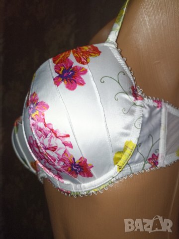 Hunkemoler 80 D-Перфектен сатенен сутиен с твърди чашки с флорален принт 