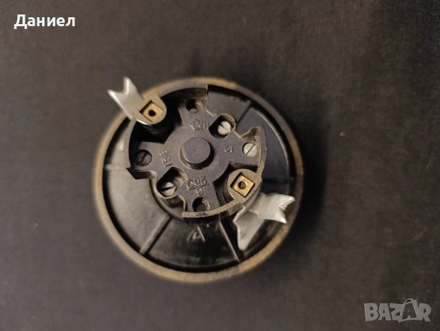 Стар бакелитен ключ за лампа Елпром, снимка 3 - Антикварни и старинни предмети - 52429967