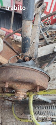 Заден триопорен носач за trabant, снимка 1