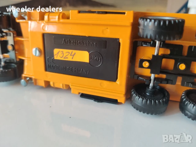 Метална количка SIKU Камион Вишка Mercedes LKW, снимка 9 - Колекции - 50835909