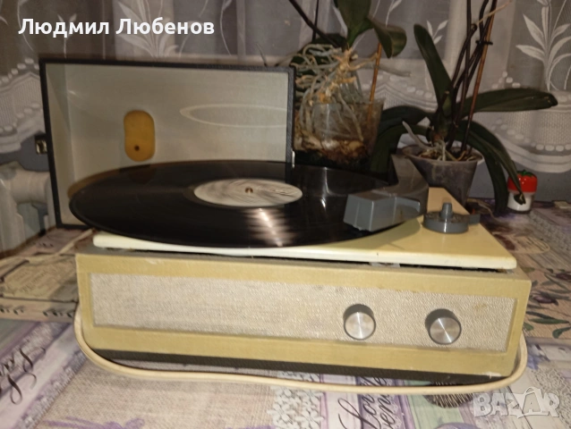 Малък немски грамофон RFT Ziphona apart 306, снимка 5 - Грамофони - 53237480