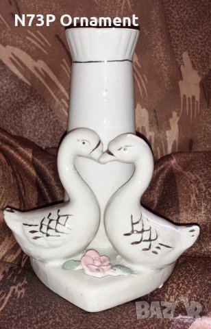 СТАРА ПОРЦЕЛАНОВА ВАЗА.ПЛАСТИКА.