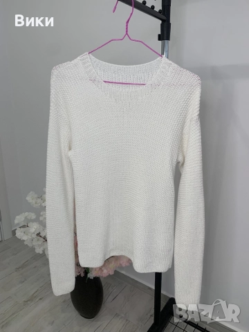 Бял пуловер универсален размер , снимка 3 - Блузи с дълъг ръкав и пуловери - 51663608