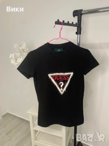Тениска Guess, размер М, подходяща и за S, снимка 2 - Тениски - 50829486