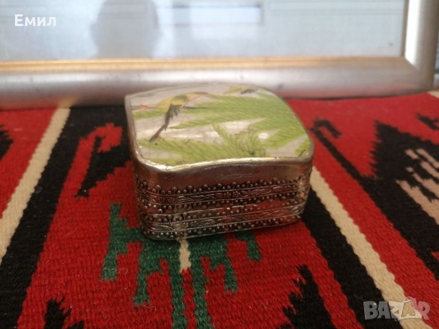 Антикварна кутия метал и порцелан 