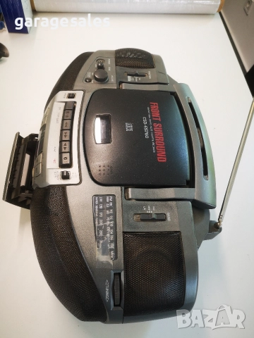 Стар радиокасетофон AIWA работещ