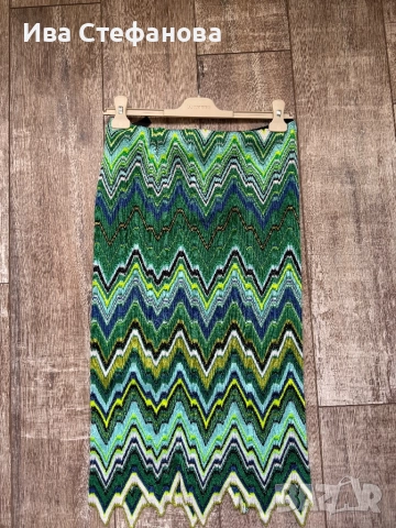 Нова уникална маркова вискоза 100 % оригинал зелена елегантна пола миди midi дължина Marccain, снимка 2 - Поли - 52511775