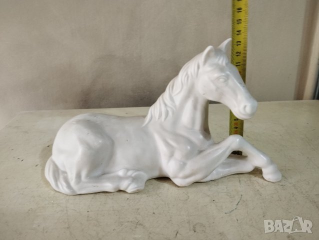 порцеланова статуетка-кон