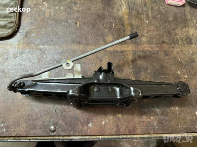 Оригинален крик за Ford Focus, Fiesta, C-max, S-max, Mondeo и Volvo, снимка 3 - Аксесоари и консумативи - 53055544