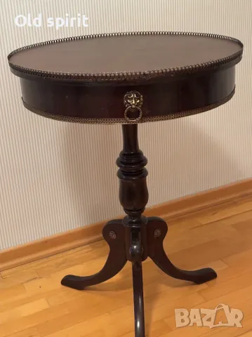 Антикварна масичка от средата на миналия век