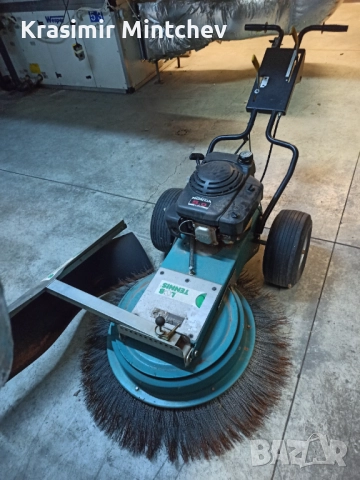 Професионална бензинова метачна машина Honda – отлична за складове и големи площи