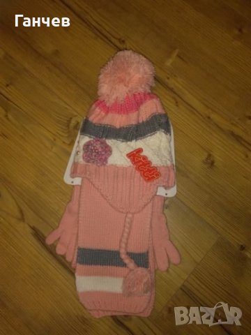 Комплект от шапка ,шал и ръкавички, снимка 1 - Шапки, шалове и ръкавици - 27381988