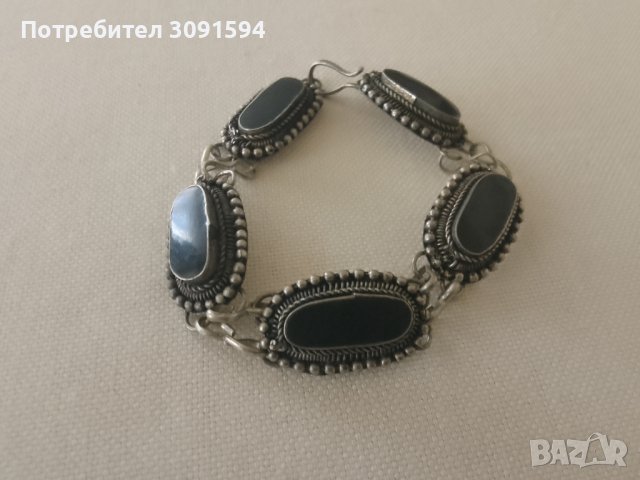   Възрожденска. Гривна  с ШЛИФОВАН ЧЕРЕН ахат , снимка 2 - Гривни - 43625524