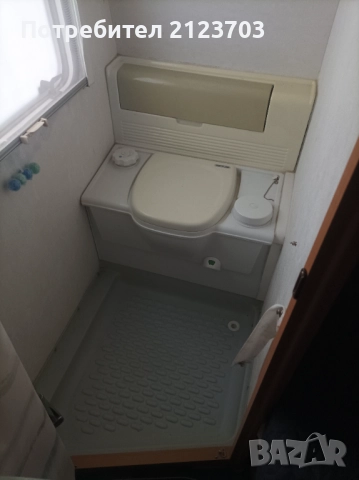 Химическа тоалетна за каравана,кемпер.продава се комплект със касета и под душово корито.