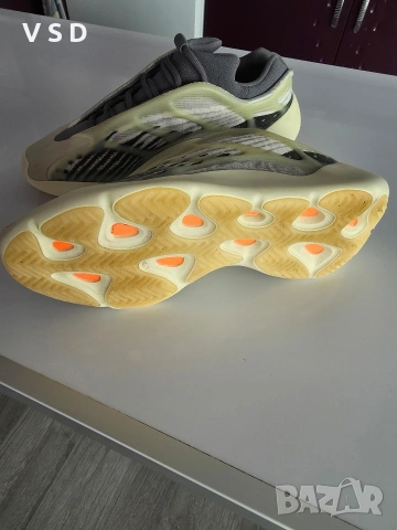 adidas yeezy 700 v3, снимка 4 - Спортни обувки - 53391007